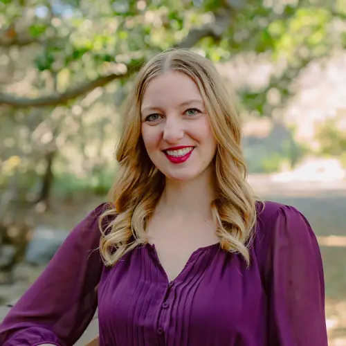 Amanda Dunbar Headshot